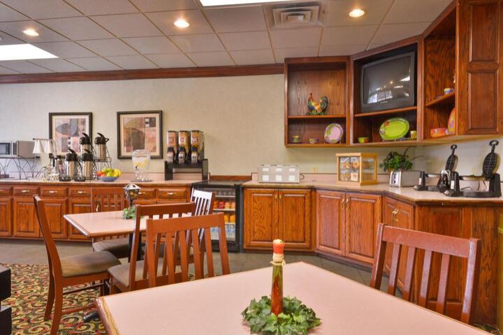 Lamplighter Inn and Suites