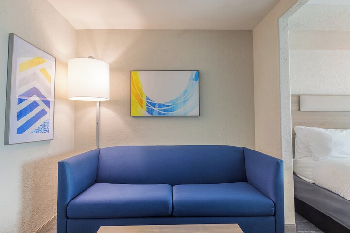 Room 25 of 64