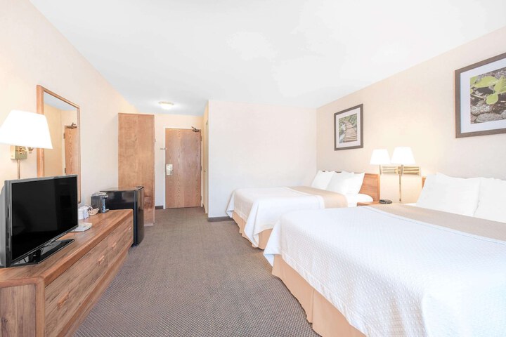 Room 6 of 17