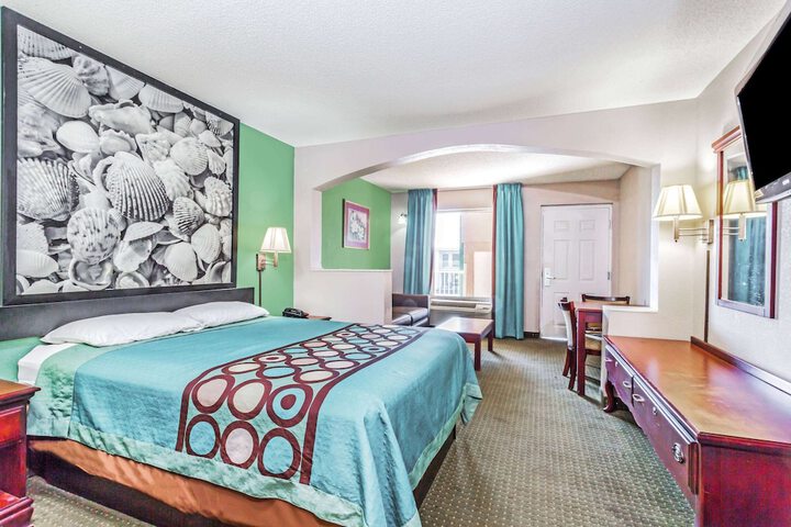 Room 9 of 12