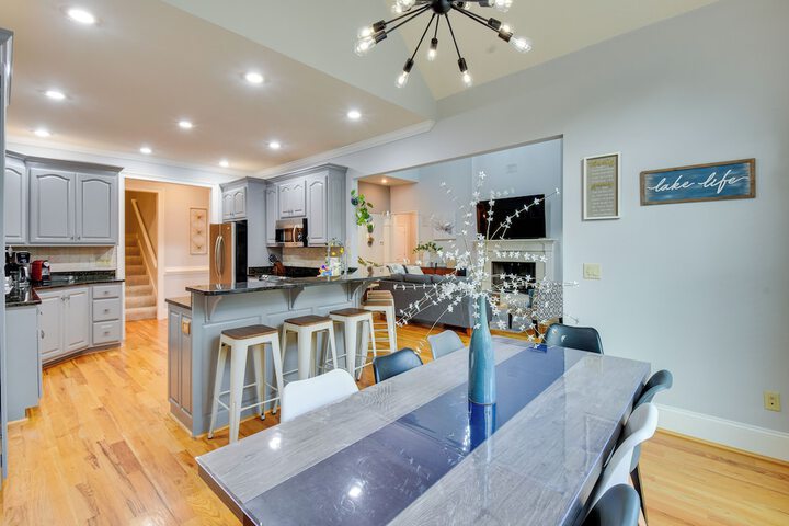 Grand Lakefront Home in Hartwell w / Game Room!