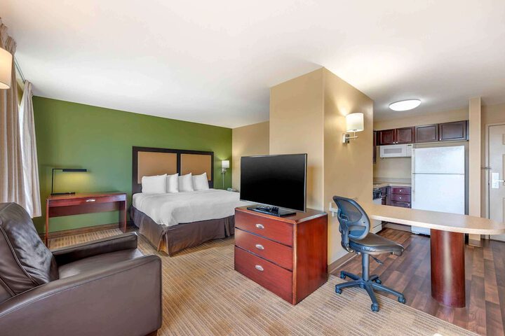 Room 32 of 38