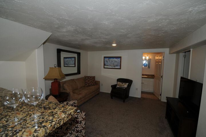 Room 13 of 37