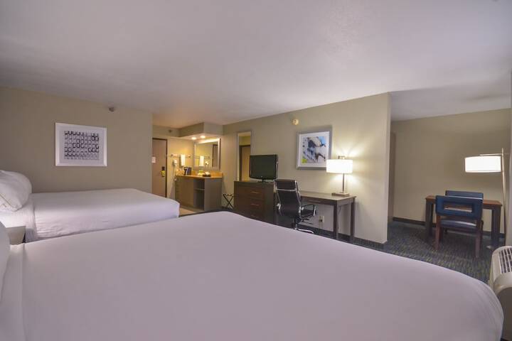Holiday Inn Express Fayetteville- Univ of AR Area by IHG
