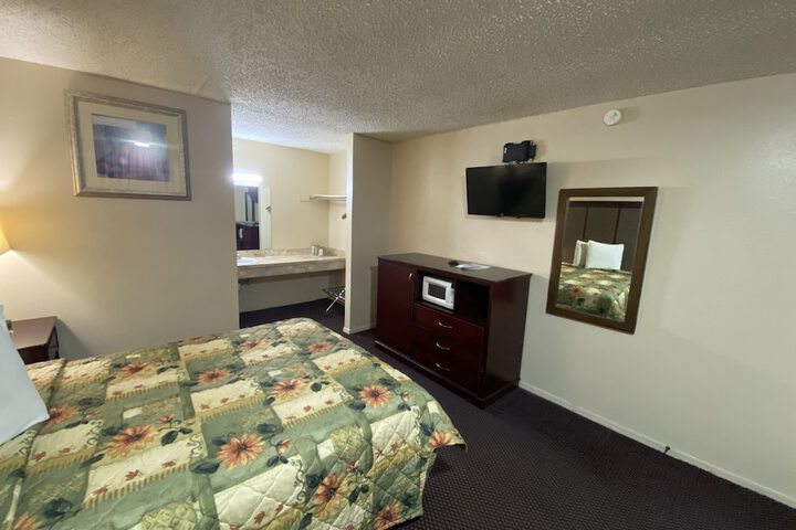Room 25 of 37