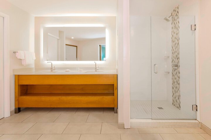 Courtyard by Marriott San Diego Del Mar / Solana Beach