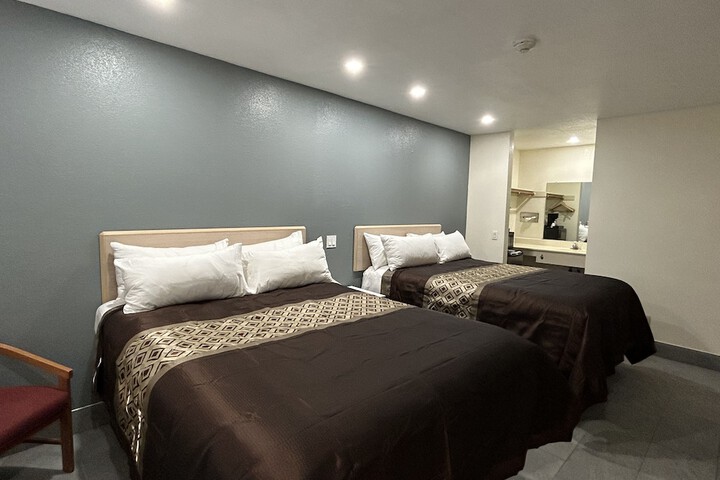 California Inn & Suites Adelanto US 395