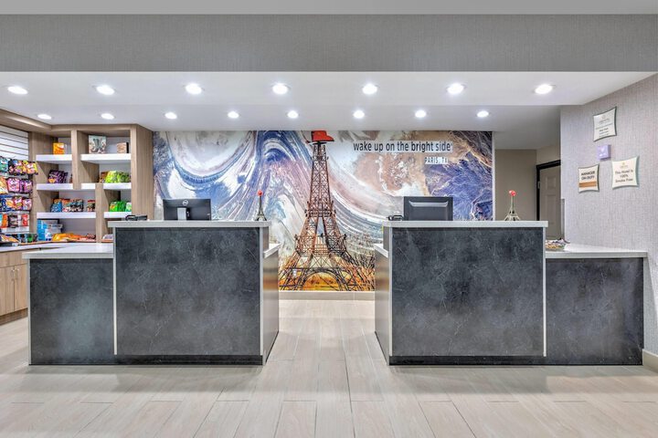 La Quinta Inn & Suites by Wyndham Paris