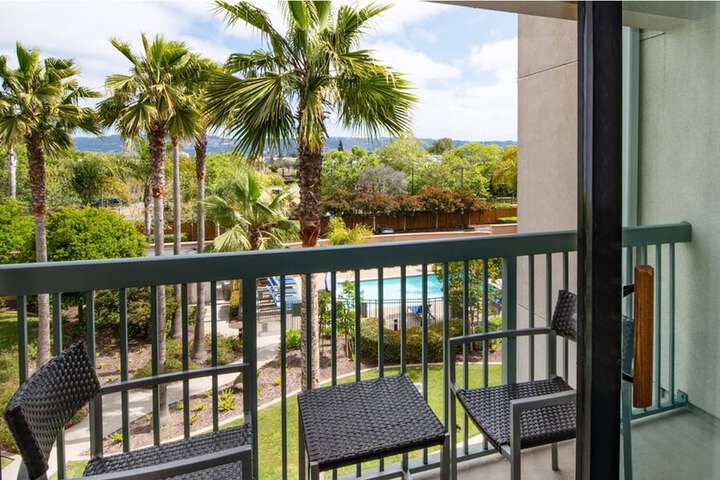 Courtyard by Marriott Oakland Airport