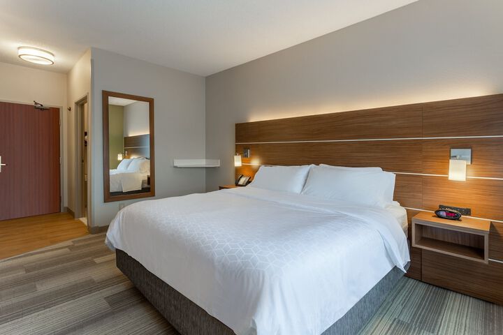 Holiday Inn Express Hotel & Suites Burlington by IHG