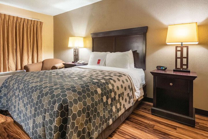 Econo Lodge Hillsboro I-35