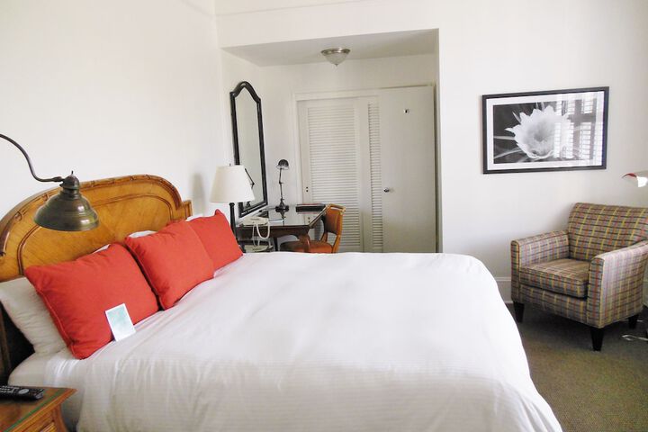 Room 15 of 94