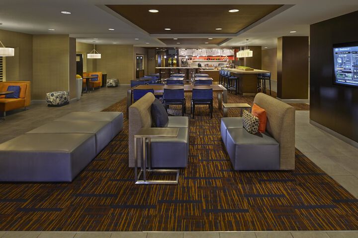 Lounge 63 of 73