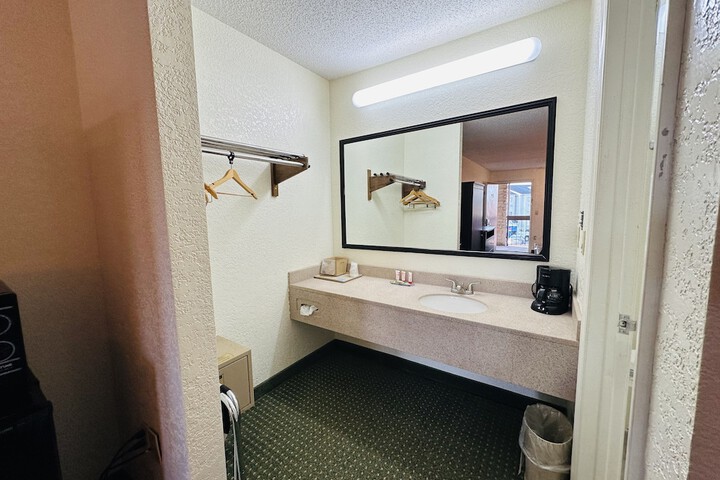 Room 9 of 25