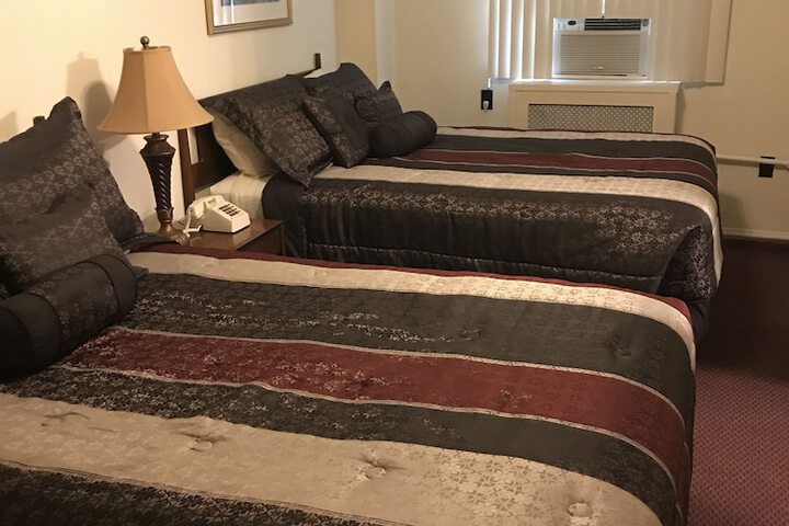 Room 6 of 8