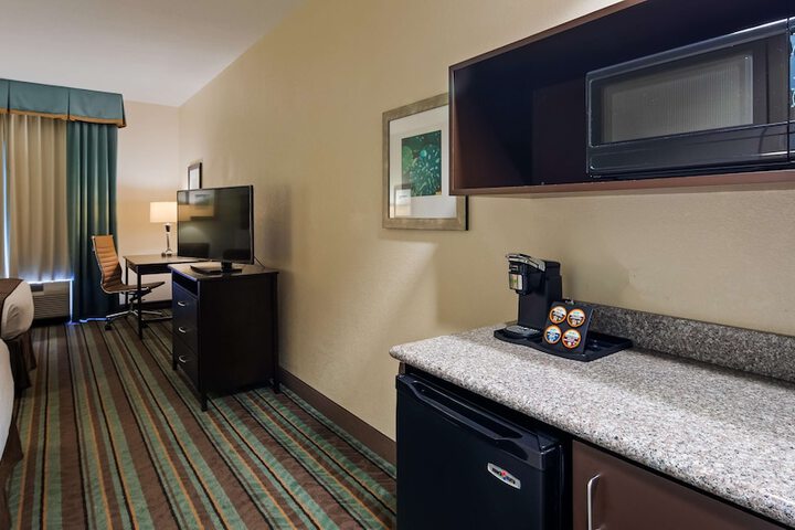 Room 13 of 20