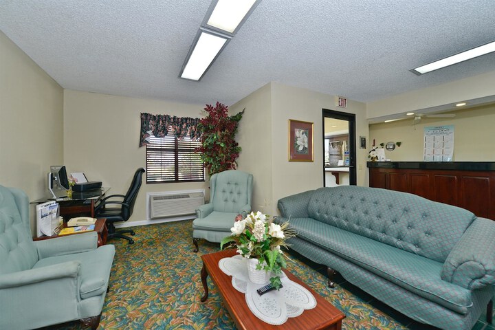 Business Center 18 of 20