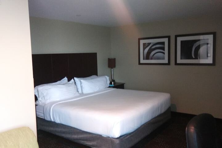 Room 26 of 69