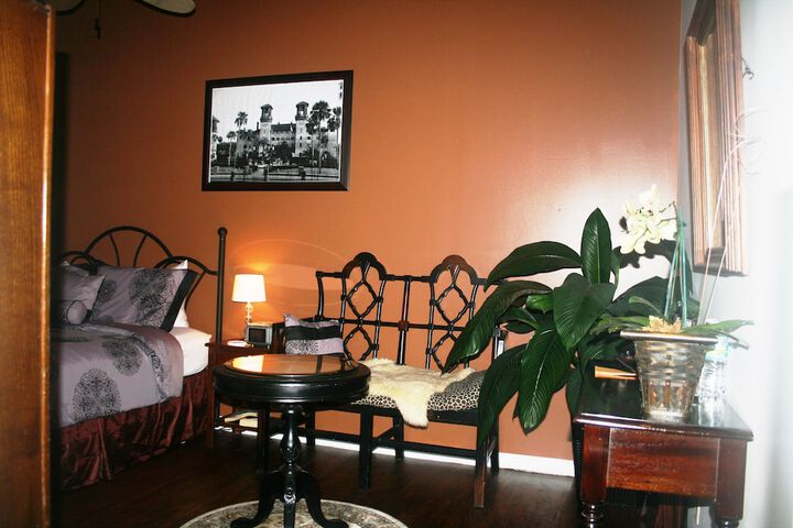 Room 7 of 39