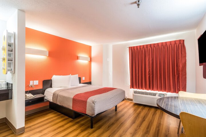 Room 14 of 30