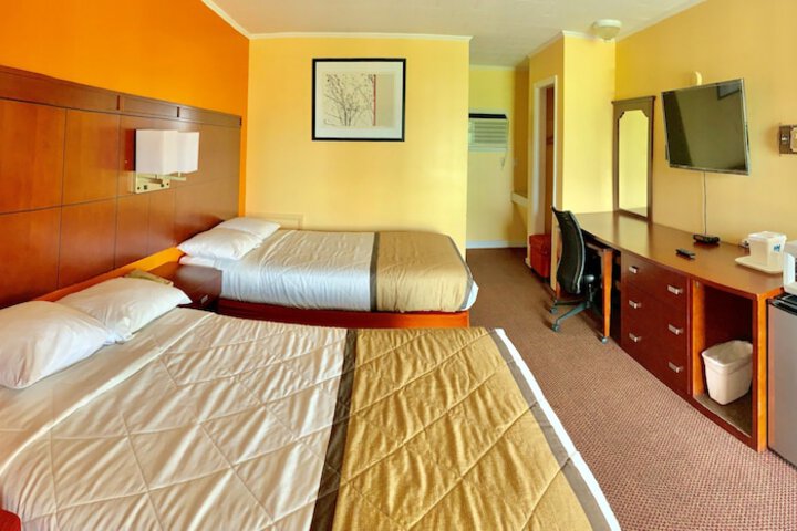 Room 11 of 24