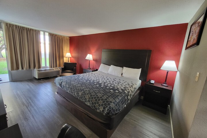 Room 52 of 69