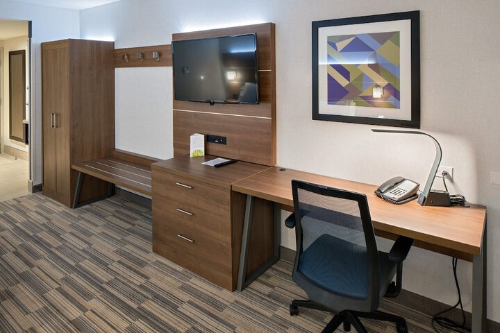 Room 16 of 40