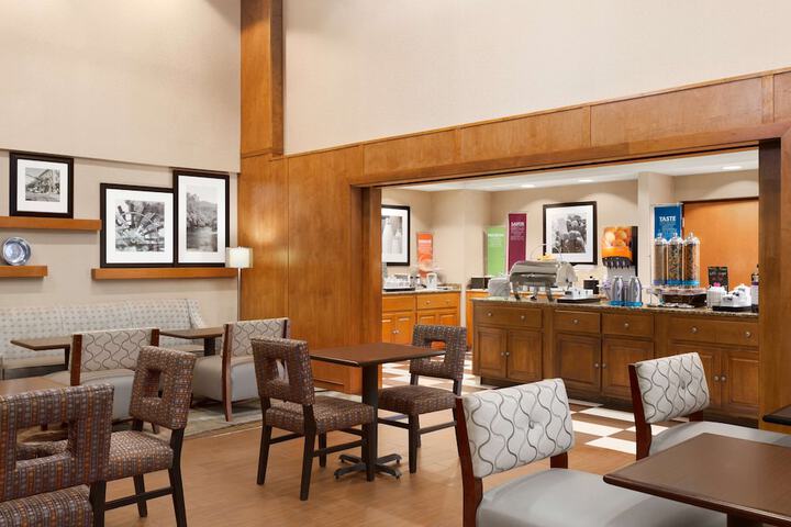 Hampton Inn & Suites Manchester-Bedford