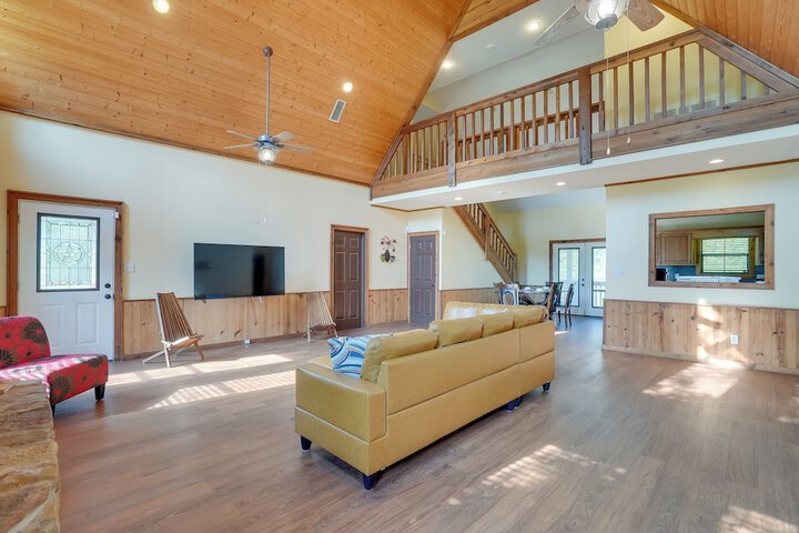 Pet-friendly Jefferson Home Near Lake O the Pines
