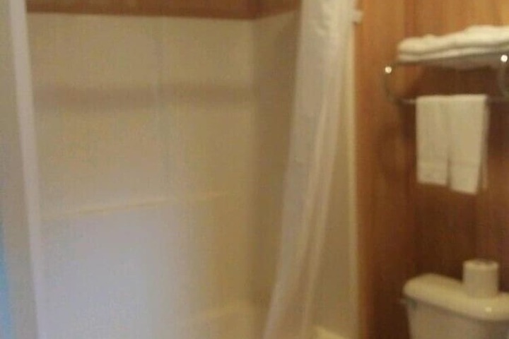 Whispering Creek Lodging & RV Resort