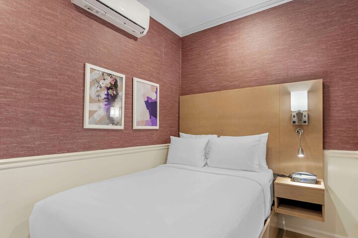 Room 17 of 84