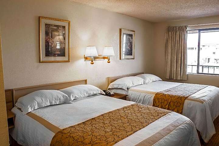Rodeway Inn & Suites