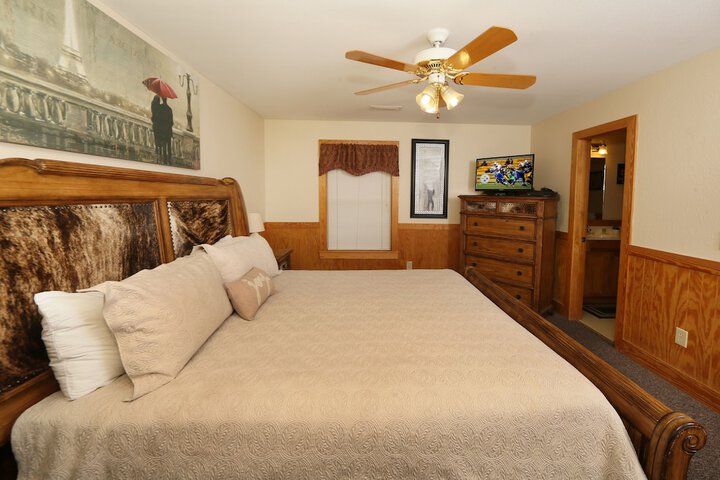Room 28 of 40