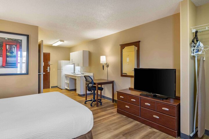 Room 12 of 38