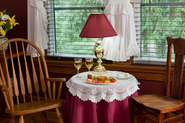 The White Oak Inn