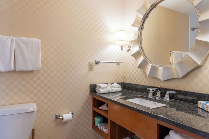 Port Inn and Suites Portsmouth an Ascend Collection Hotel