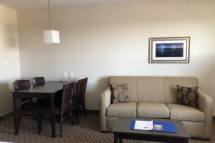 Room 33 of 61