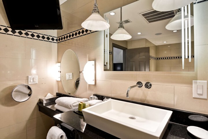The Cincinnatian Hotel Curio Collection by Hilton
