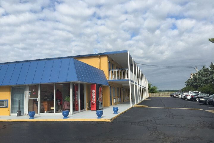 Belmont Inn & Suites