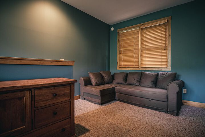 Room 83 of 136