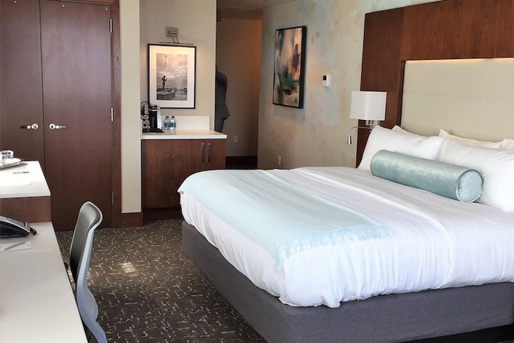 Room 30 of 74