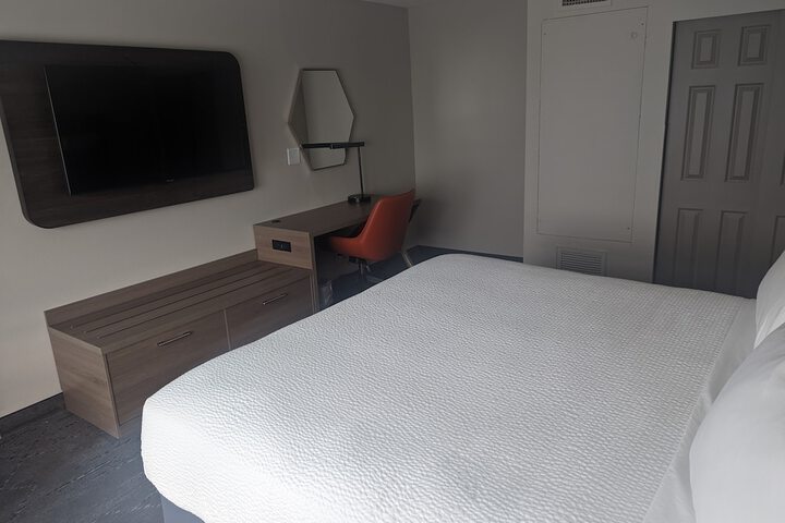Room 27 of 53
