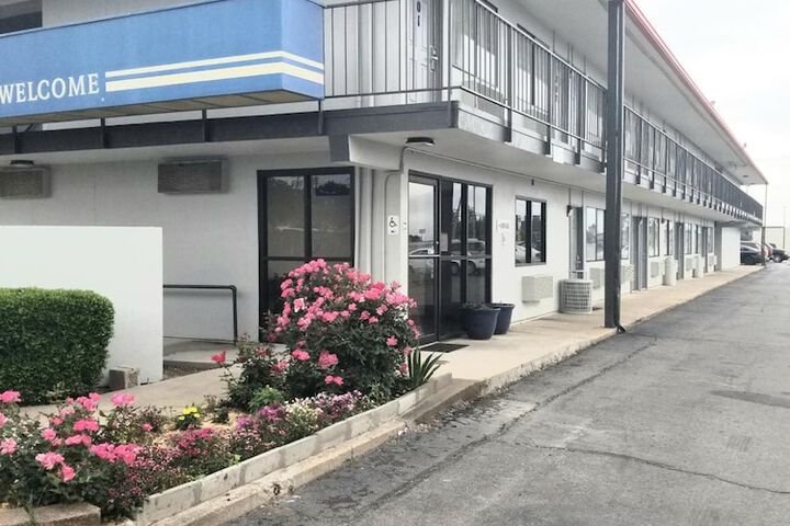 Hotel 8 of 16