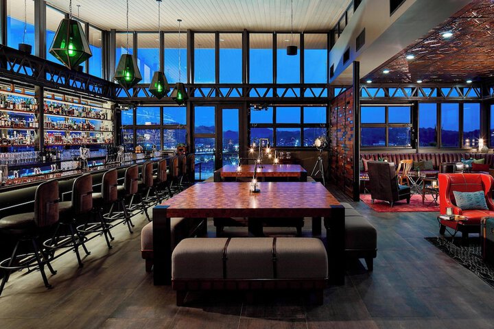Lounge 81 of 94