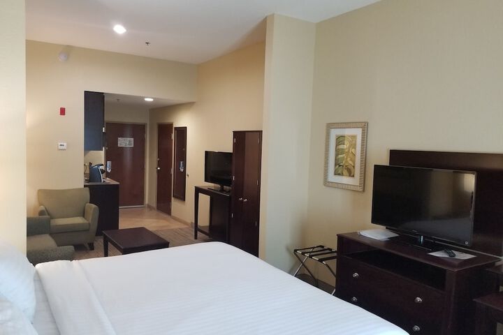 Holiday Inn Express & Suites Gulf Shores by IHG