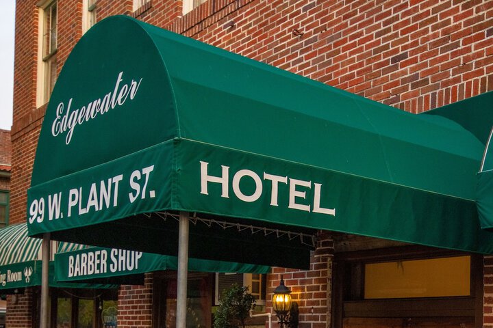 Hotel 4 of 77