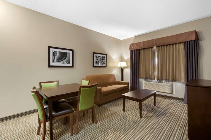 Room 32 of 69