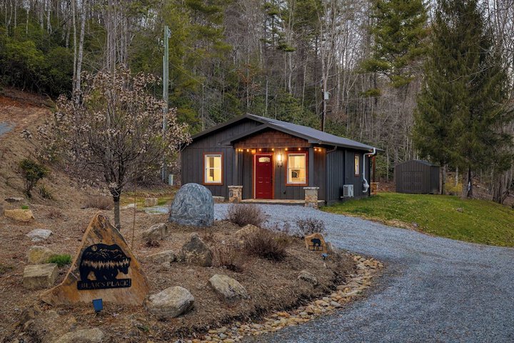 Bears Place by Avantstay Cozy Mountain Cabin in Brevard + Firepit