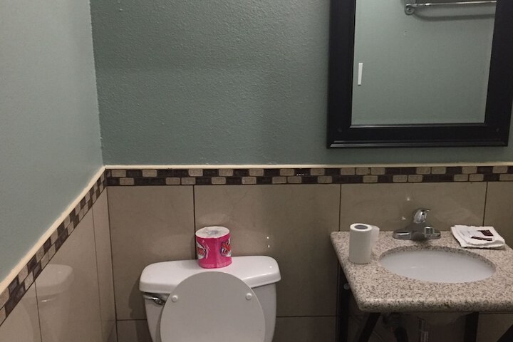 Room 9 of 28