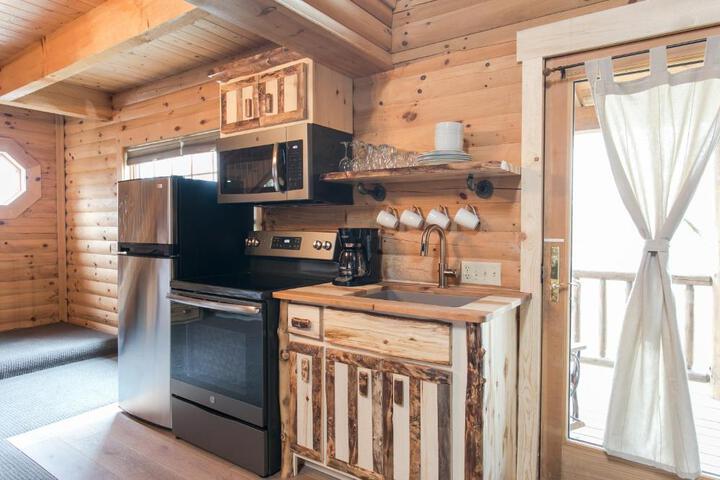 Coblentz Country Lodge by Amish Country Lodging